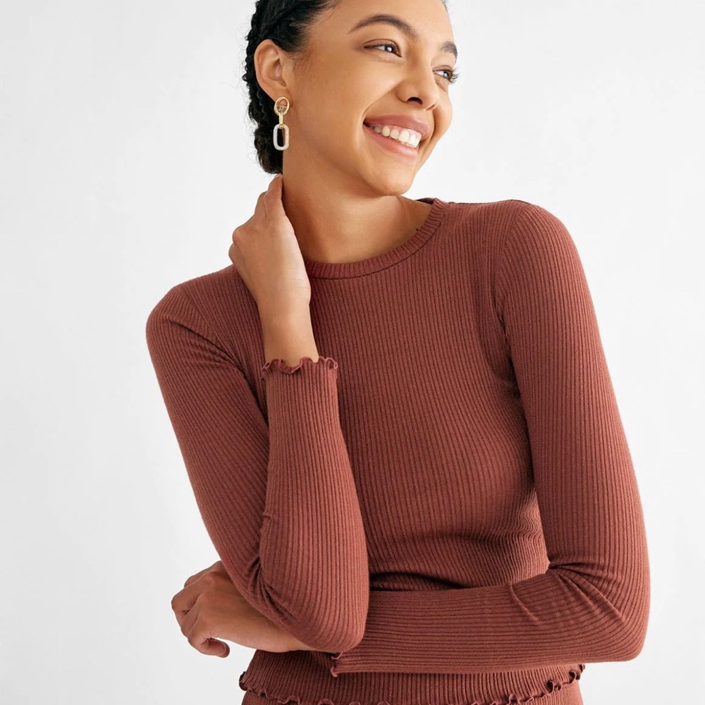 OGL Cropped Ribbed Top - Picture 9 of 10